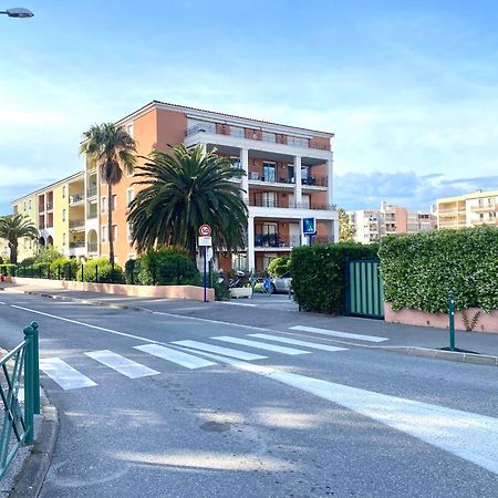 Residence 4 Etoiles Port Marine Sainte-Maxime Zewnętrze zdjęcie