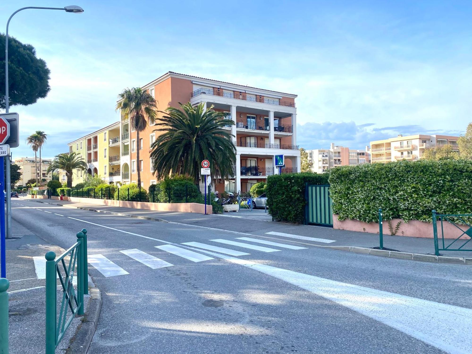 Residence 4 Etoiles Port Marine Sainte-Maxime Zewnętrze zdjęcie